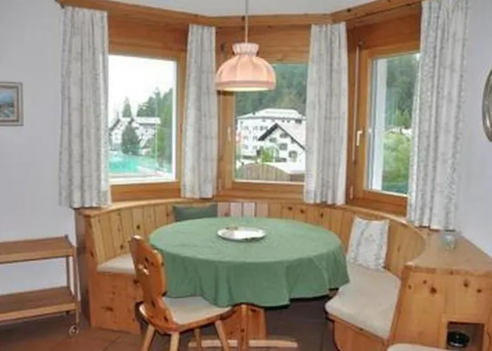 Apartamento Chesa Sunasain V8 By Interhome *