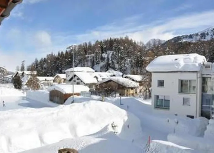 Chesa Sunasain V8 By Interhome *